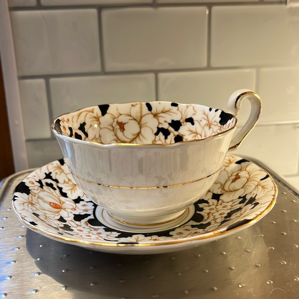 Victoria C & E bone china Peony hand painted tea cup & saucer - Picture 1 of 8